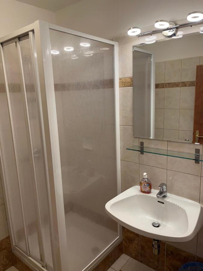 Apartementhaus Helene Am Klopeinersee ウンテーブルク・アム・クロッパイナー・ゼー エクステリア 写真