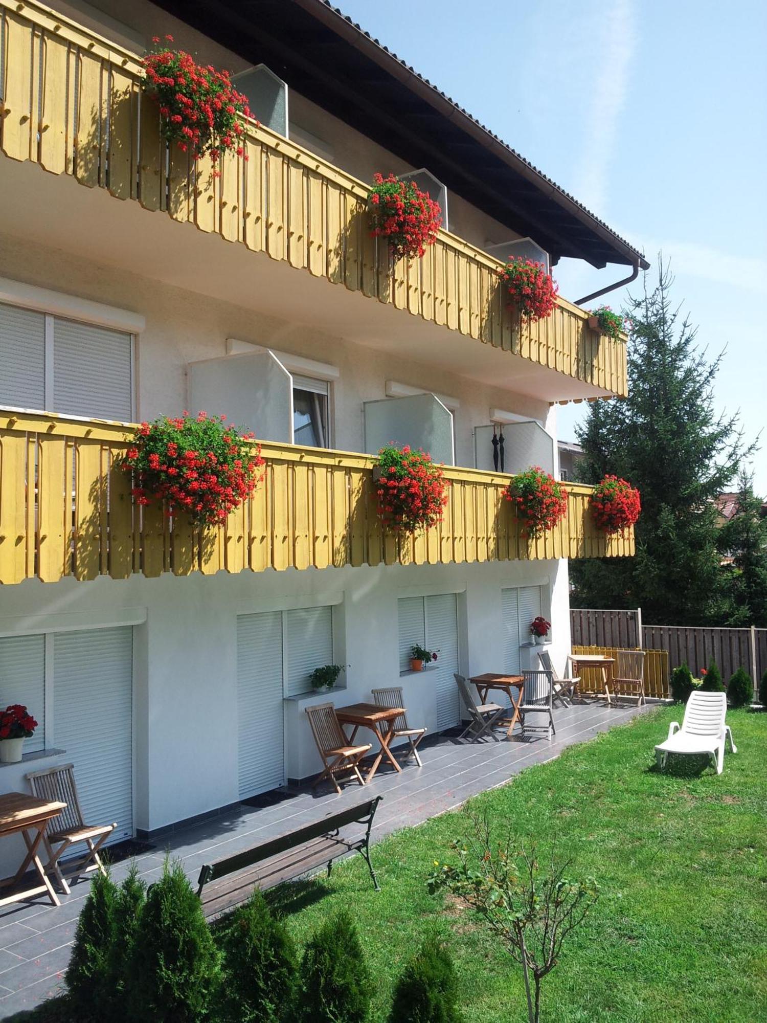 Apartementhaus Helene Am Klopeinersee ウンテーブルク・アム・クロッパイナー・ゼー エクステリア 写真