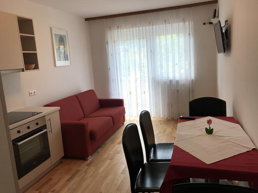 Apartementhaus Helene Am Klopeinersee ウンテーブルク・アム・クロッパイナー・ゼー エクステリア 写真